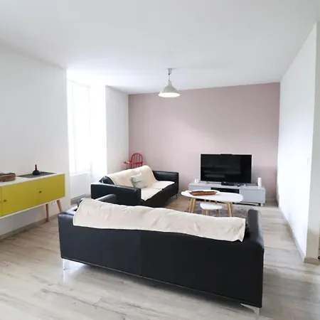 בית נופש Maison Renovee 8 Pers Avec Jardin, Proche De Super Lioran Et Parc Des Volcans D'auvergne - Fr-1-742-46